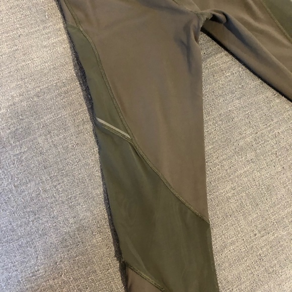 Lululemon size 4 mesh leggings - Picture 6 of 11